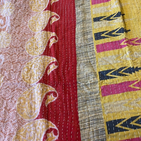 Beautiful recycled Kantha throws hand quilted, recycled, one of a kind. - Picture 7 of 8